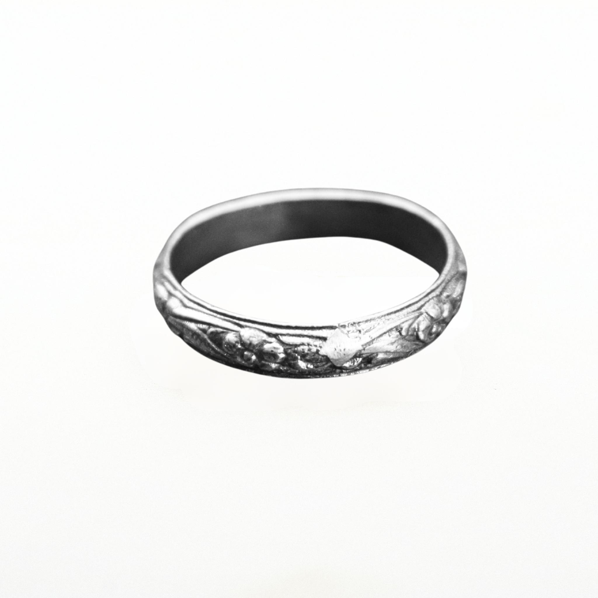 Bloom Line Ring