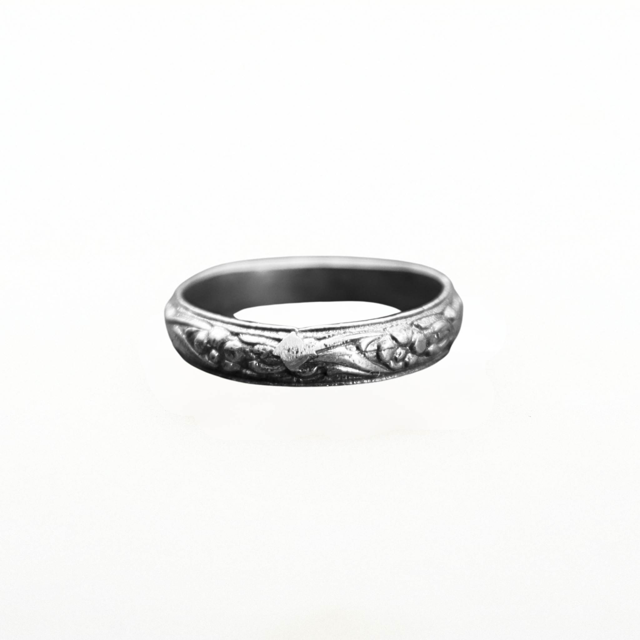Bloom Line Ring